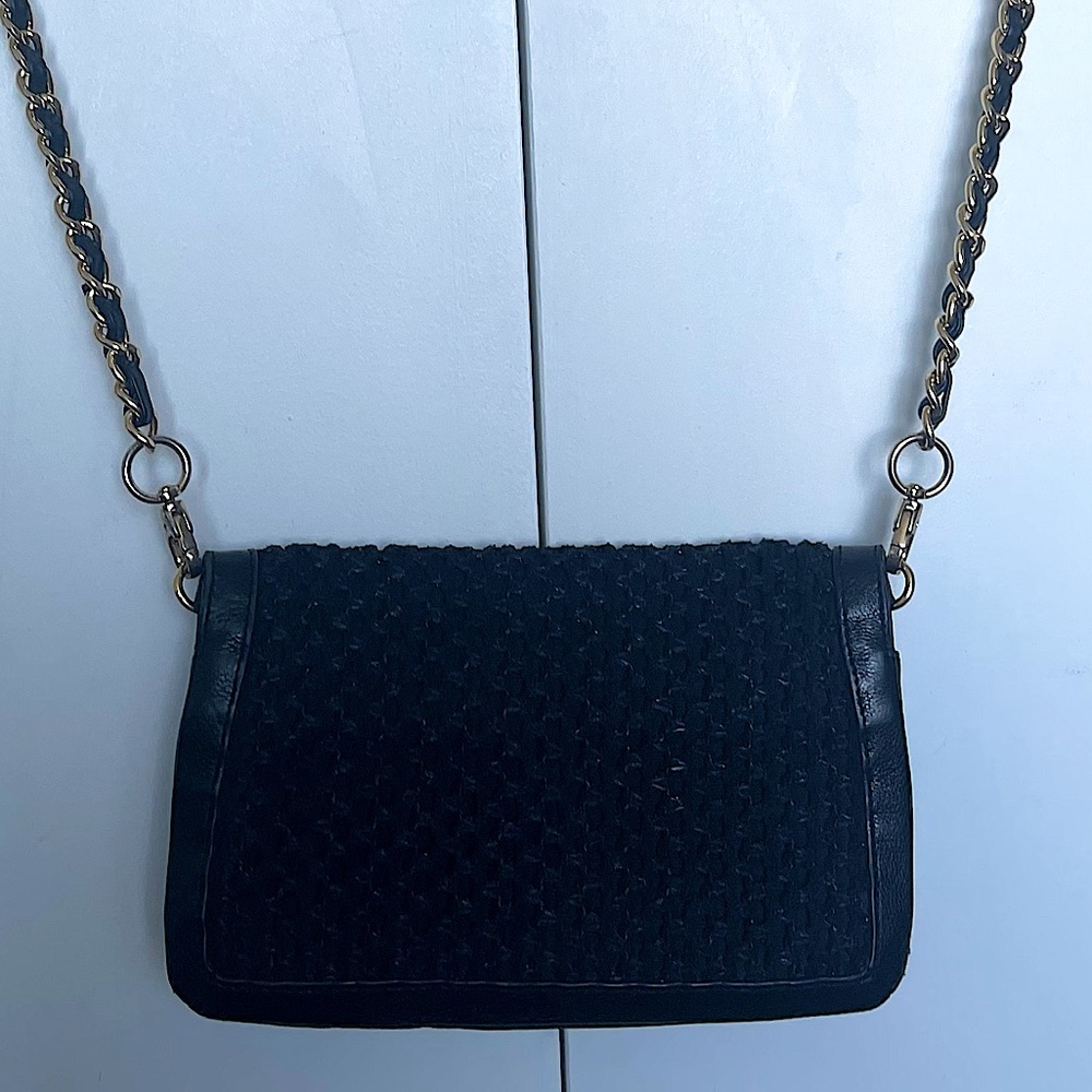 COPY - Tory Burch black shoulder purse with gold chain - Picture 7 of 7